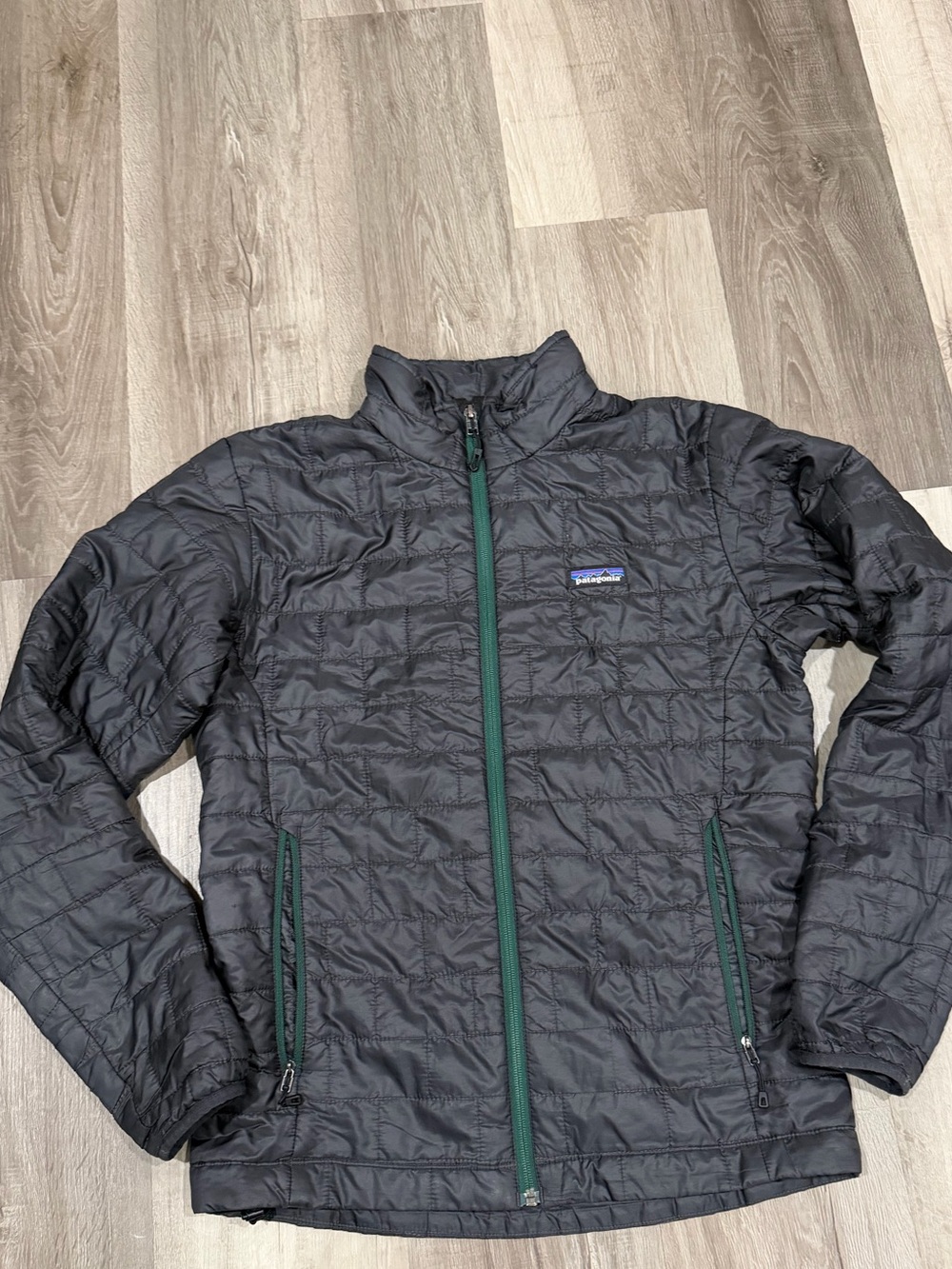 Patagonia Men’s Nano Black Puff Jacket with Green Zippers Sz S